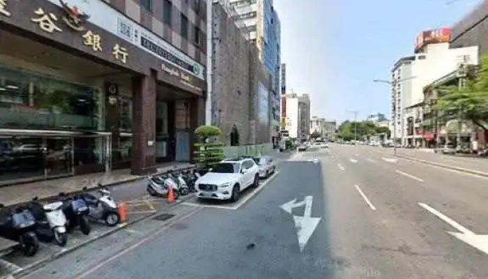 Ban He Qi Ye You Xian Gong Si  Wu Fu Zi Qiang Jie Jing He 360 Du Quan Jing Zhao - Kaohsiung City, Qianjin District