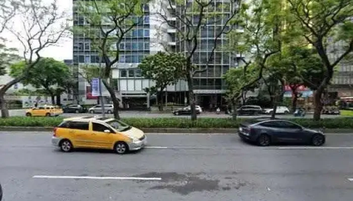Da Da Xue Yuan Quan Tai Zui Da Ying Yin Xue Xi Ping Tai Jie Jing He 360 Du Quan Jing Zhao - Taipei City, Songshan District