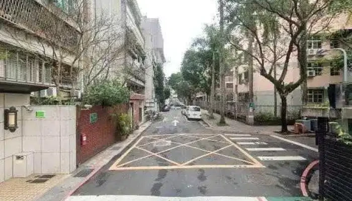 Fa Qi Ri Ying Shi Gu Fen You Xian Gong Si D Day Pictures Co Ltd Jie Jing He 360 Du Quan Jing Zhao - Taipei City, Da’an District