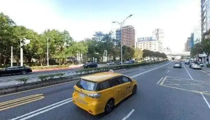 Hai Tang She Ji Gu Fen You Xian Gong Si Jie Jing He 360 Du Quan Jing Zhao - Taipei City, Zhongshan District