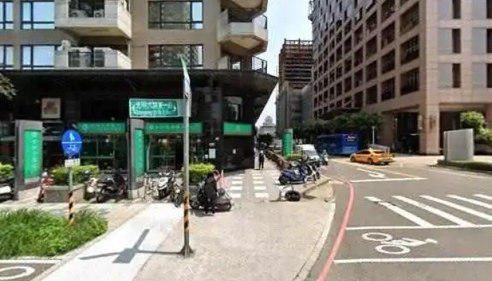 Jin Wang Kuan Pin Jie Jing He 360 Du Quan Jing Zhao - Hsinchu County, Zhubei City
