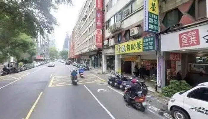 Li Cai Wen Hua Qi Ye Gong Guan Jie Jing He 360 Du Quan Jing Zhao - Taipei City, Zhongzheng District