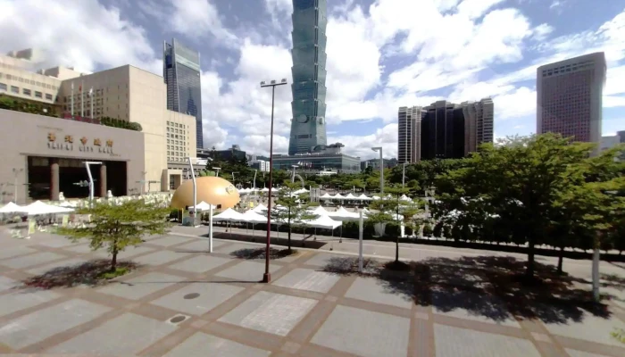 Tai Bei Shi Zheng Fu Qian Yan Chang Jie Jing He 360 Du Quan Jing Zhao - Taipei City, Xinyi District