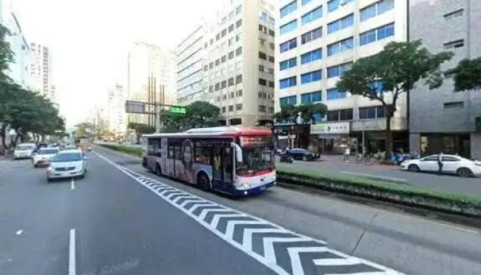 Xin Run Jian She Ji Gou Jie Jing He 360 Du Quan Jing Zhao - Taipei City, Zhongshan District