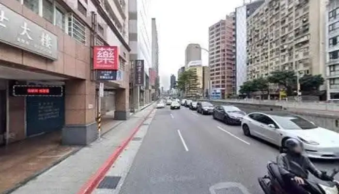 You Ke Gong Chang Hao Kang Bao Bao Jie Jing He 360 Du Quan Jing Zhao - Taipei City, Xinyi District