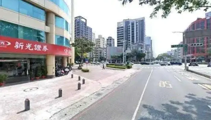 Yuan Rui Guo Ji Shang Wu Zhong Xin  Shi Yi Hui Er Guan Jie Jing He 360 Du Quan Jing Zhao - Kaohsiung City, Qianjin District