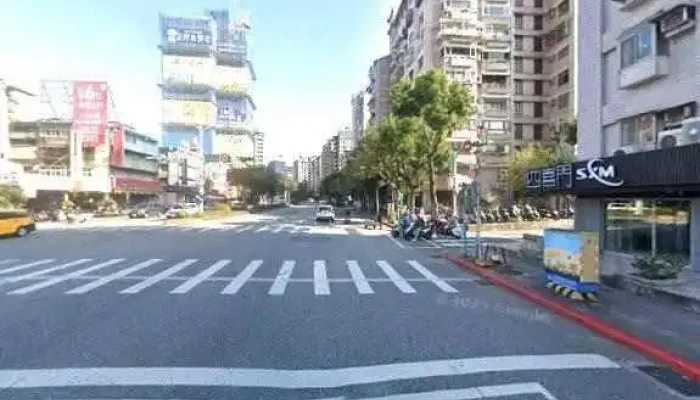 Zhong Jin Wang Dian Hua Er Mai Dian Hua Lu Yin She Bei Shui Jing Tou Dian Hua Er Ji Er Ji Jie Jing He 360 Du Quan Jing Zhao - Taipei City, Shilin District