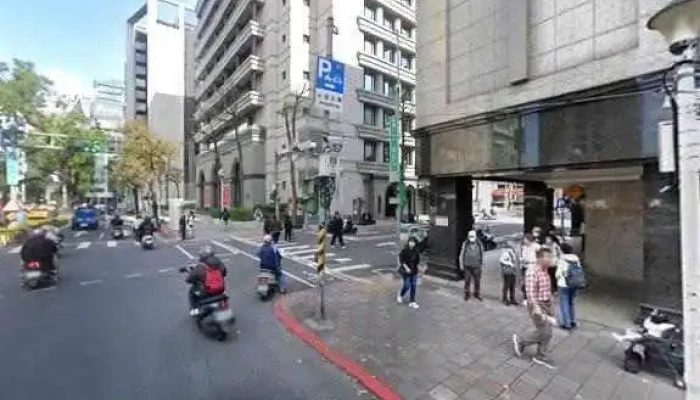 Zi Tong Dian Nao Jie Jing He 360 Du Quan Jing Zhao - Taipei City, Zhongshan District