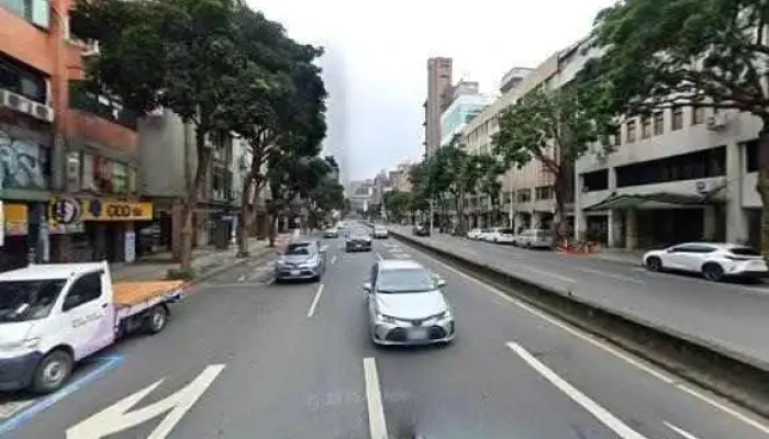 Aiphas Ai Ke Ke Ji Gu Fen You Xian Gong Si Jie Jing He 360 Du Quan Jing Zhao - Taipei City, Zhongzheng District