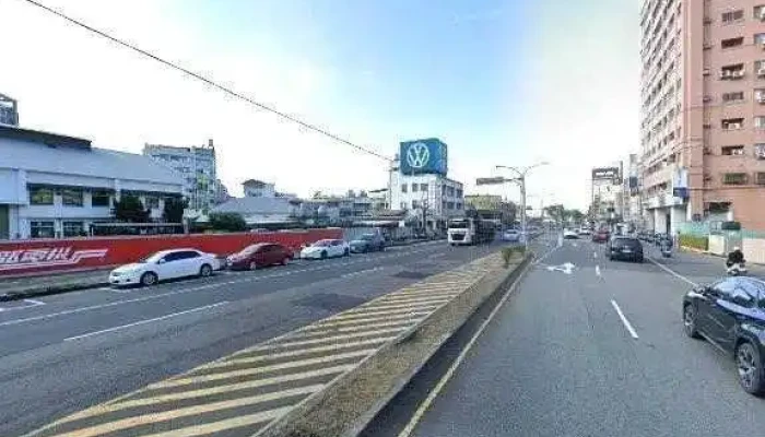 LncmacBao Yuan Kuai Ke Gui Tai Zhong Fu Xing Ai Mai Men Shi Jie Jing He 360 Du Quan Jing Zhao - Taichung City, South District