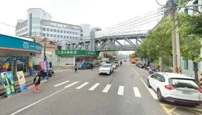 Toko Yuan Xiong Yuan Xiong Tong Xun Jie Jing He 360 Du Quan Jing Zhao - Chiayi City, East District